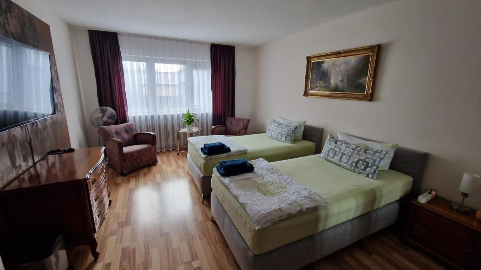Ferienwohnung - Am Stadtgarten Saarlouis Bagian luar foto